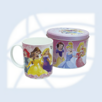 CANECA DE PORCELANA NA LATA PRINCESAS - DISNEY